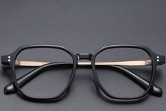 BS1913-0559_Black_Rectangular_Titanium_Glasses_front