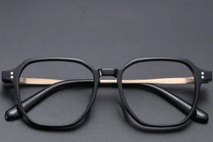 BS1913-0559_Black_Rectangular_Titanium_Glasses_front
