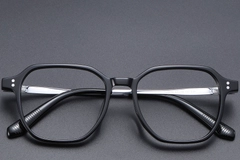 BS1913-0560_Black_Rectangular_Titanium_Glasses_front