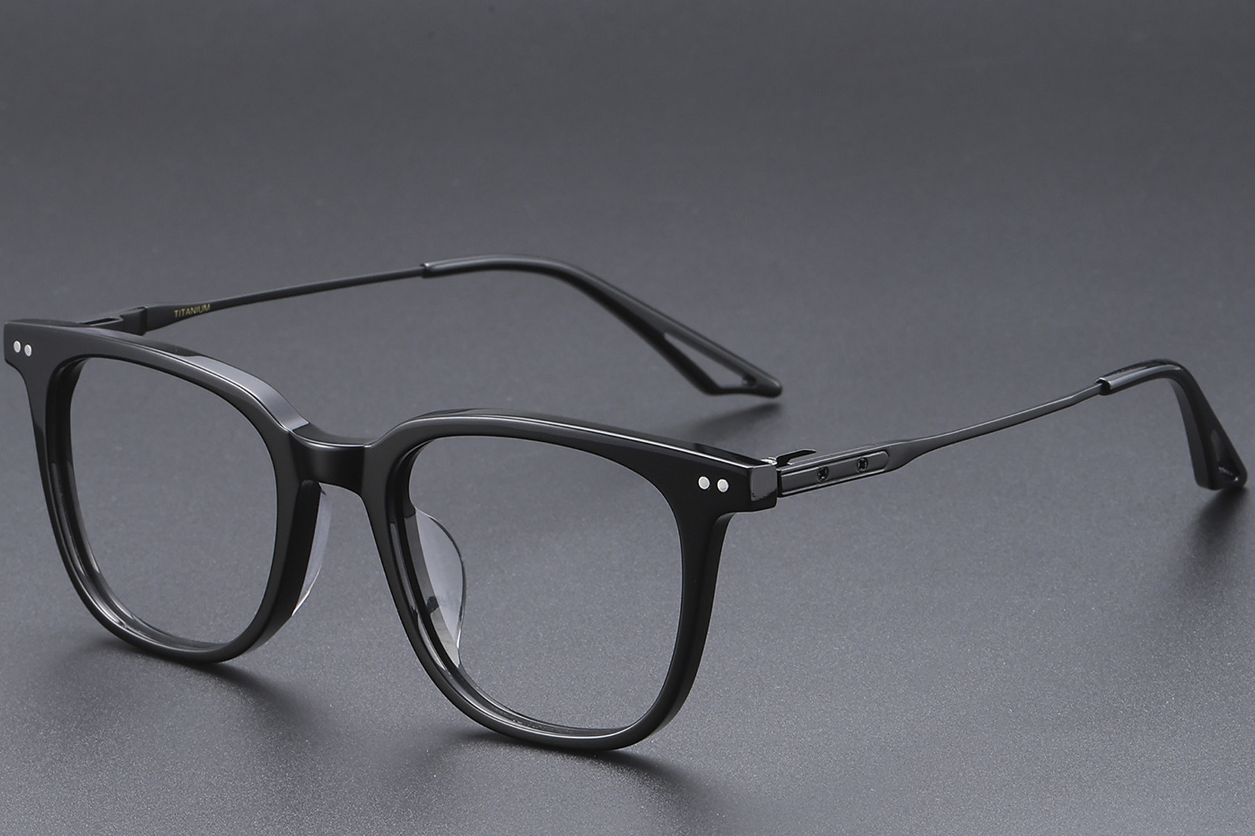 BS1913-0561_Black_Rectangular_Titanium_Glasses_corner