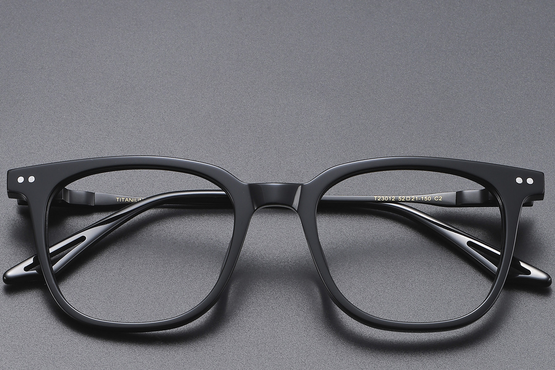 BS1913-0561_Black_Rectangular_Titanium_Glasses_front