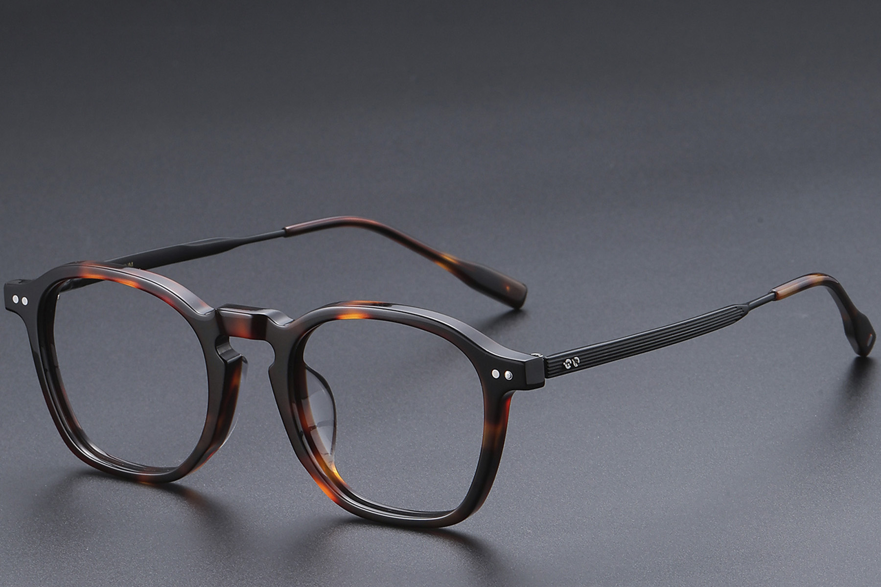 BS1913-0565_Tortoiseshell_Rectangular_Titanium_Glasses_corner