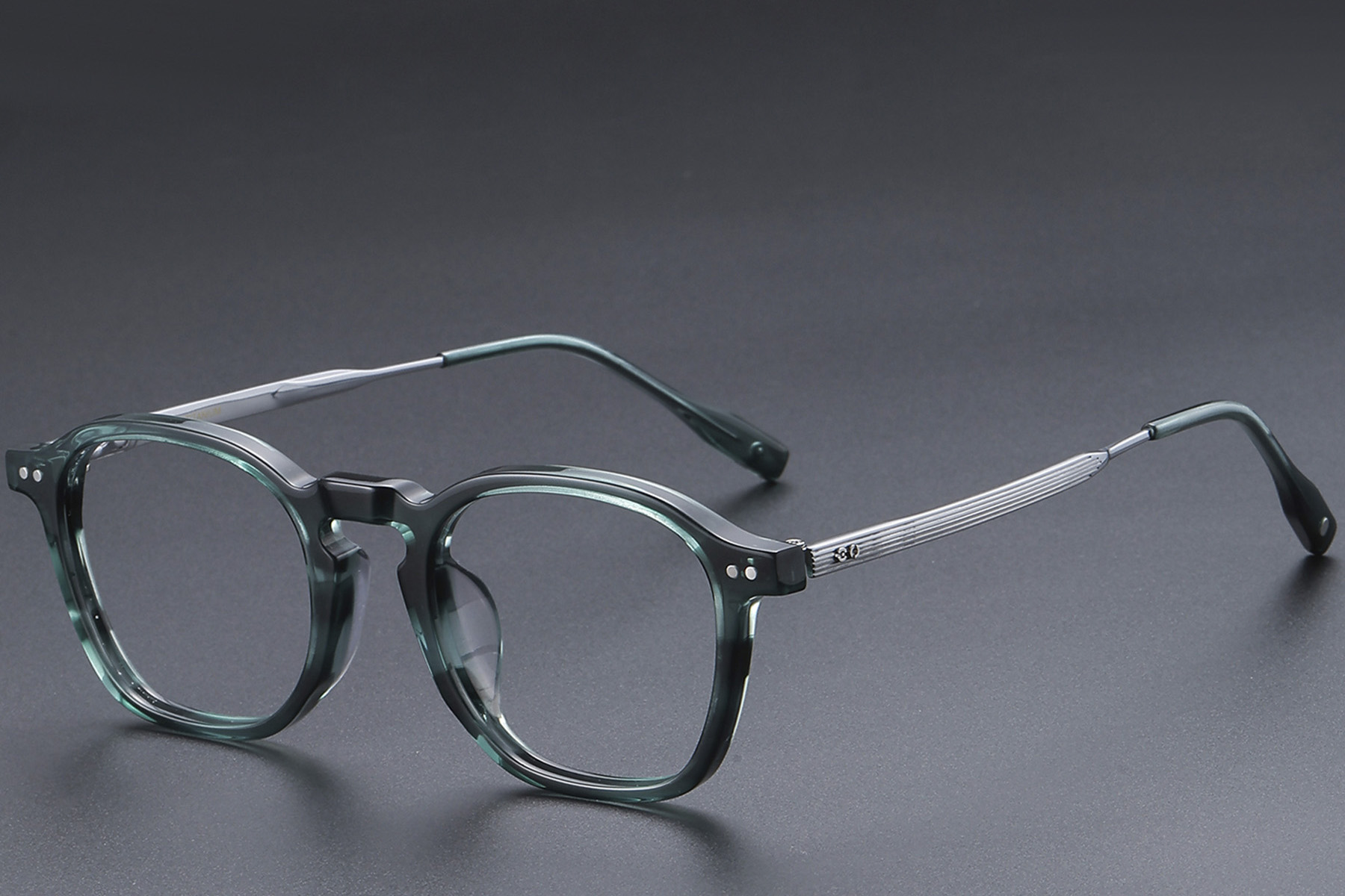 BS1913-0566_Green_Rectangular_Titanium_Glasses_corner