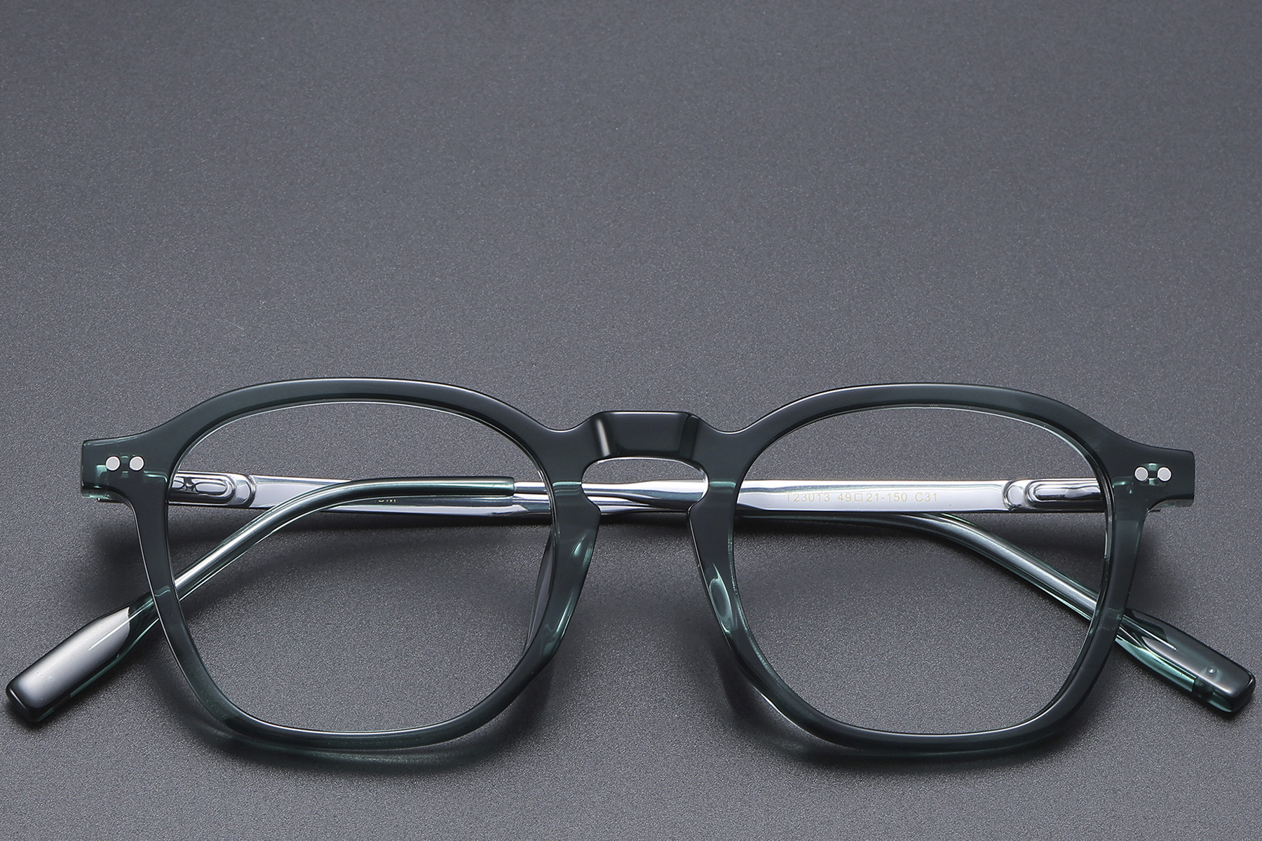 BS1913-0566_Green_Rectangular_Titanium_Glasses_front