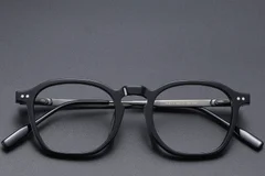 BS1913-0568_Black_Rectangular_Titanium_Glasses_front