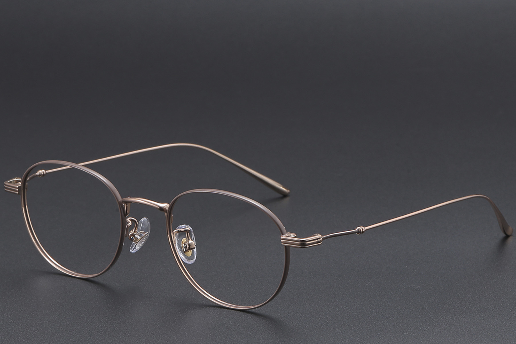 BS1913-0577_Copper_Oval_Titanium_Glasses_corner
