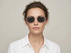 BS1913-0639_Silver_Rectangular_Titanium_sunglasses-tryon_female