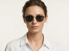 BS1913-0640_Black_Rectangular_Titanium_sunglasses-tryon_female