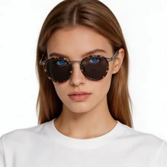 bs1913-0697_tortoiseshell_oval_titanium_sunglasses_model