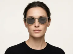 BS1913-0698_Green_Oval_Titanium_sunglasses-tryon_female