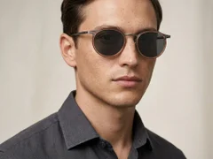 BS1913-0700_Brown_Oval_Titanium_sunglasses-tryon_male