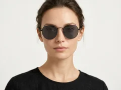 BS1913-0707_Black_Oval_Titanium_sunglasses-tryon_female