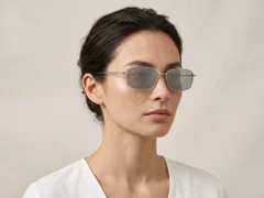 BS1913-0714_Silver_Rectangular_Titanium_sunglasses-tryon_female