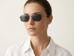 BS1913-0715_Grey_Rectangular_Titanium_sunglasses-tryon_female
