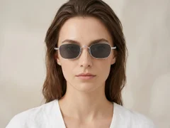 BS1913-0723_Black_Rectangular_Titanium_sunglasses-tryon_female