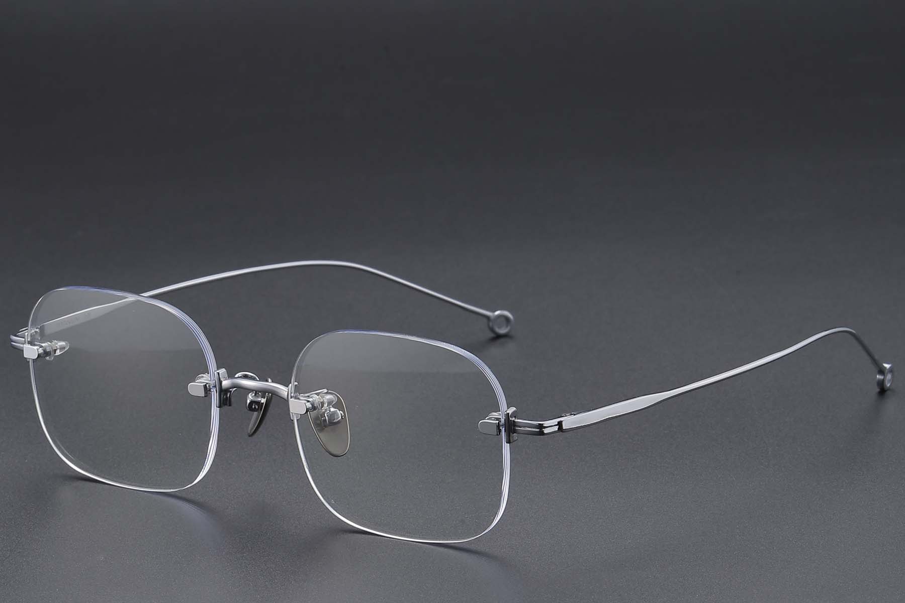 BS1913-0767_Silver_Invisible_Titanium_Glasses_corner