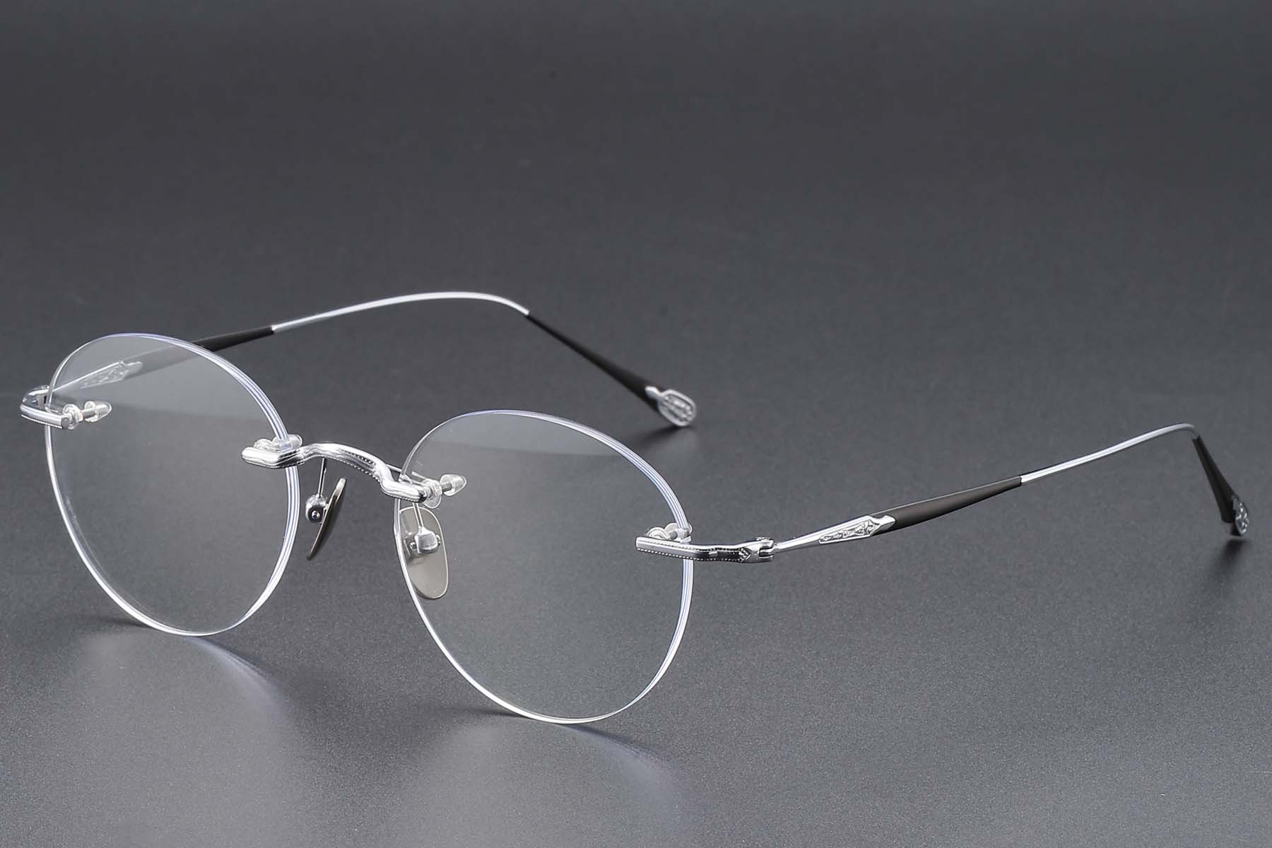 BS1913-0770_Silver_Invisible_Titanium_Glasses_corner