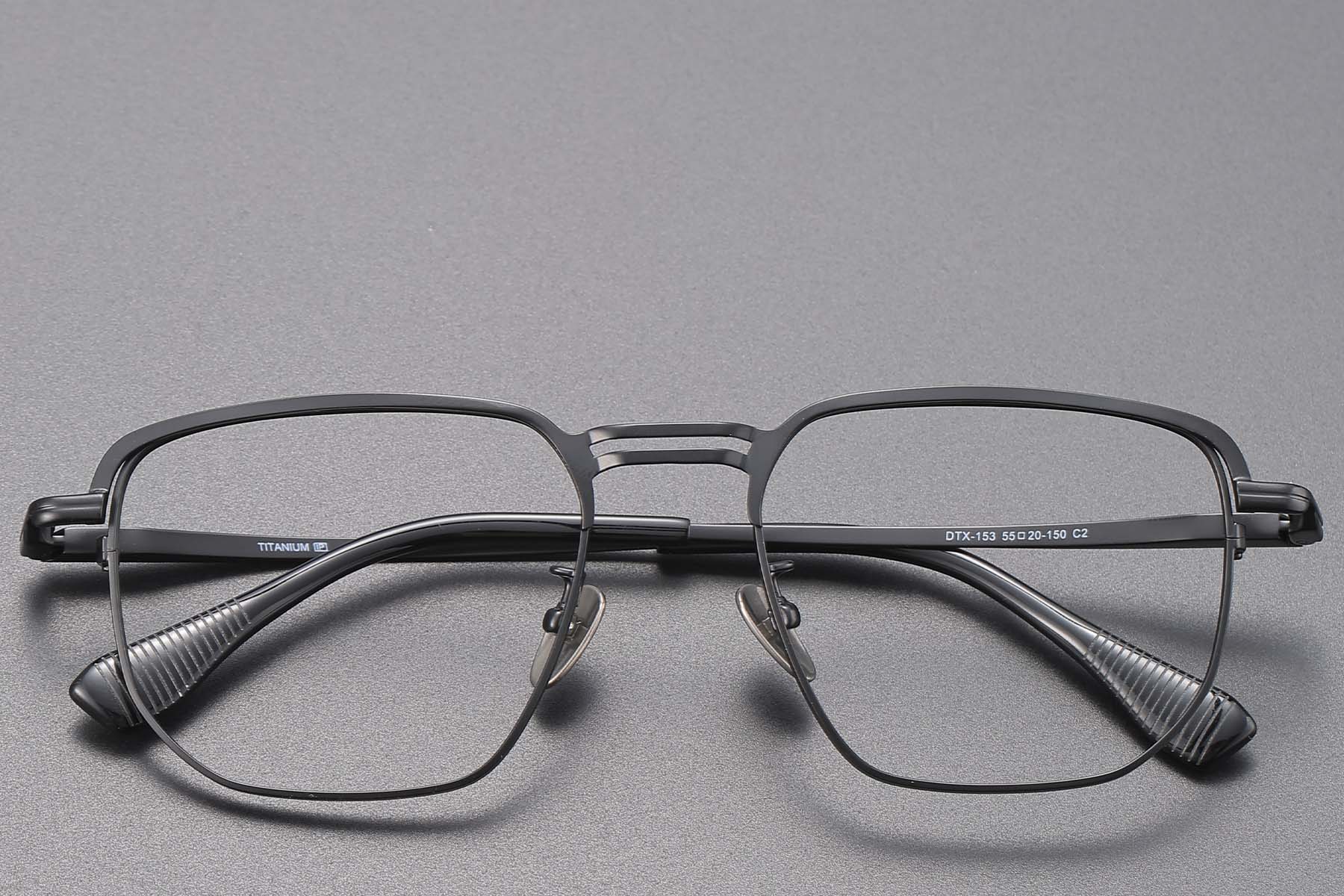 BS1913-0772_Black_Aviator_Titanium_glasses_front
