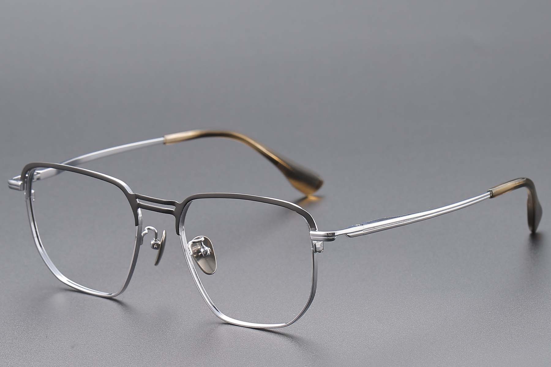BS1913-0774_Silver_Aviator_Titanium_glasses_corner