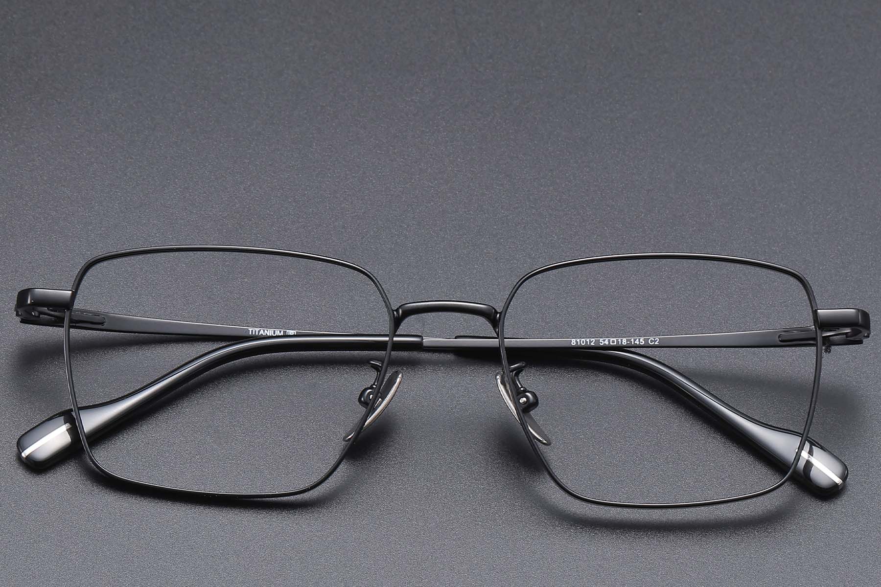 BS1913-0823_Black_Rectangular_Titanium_glasses_front