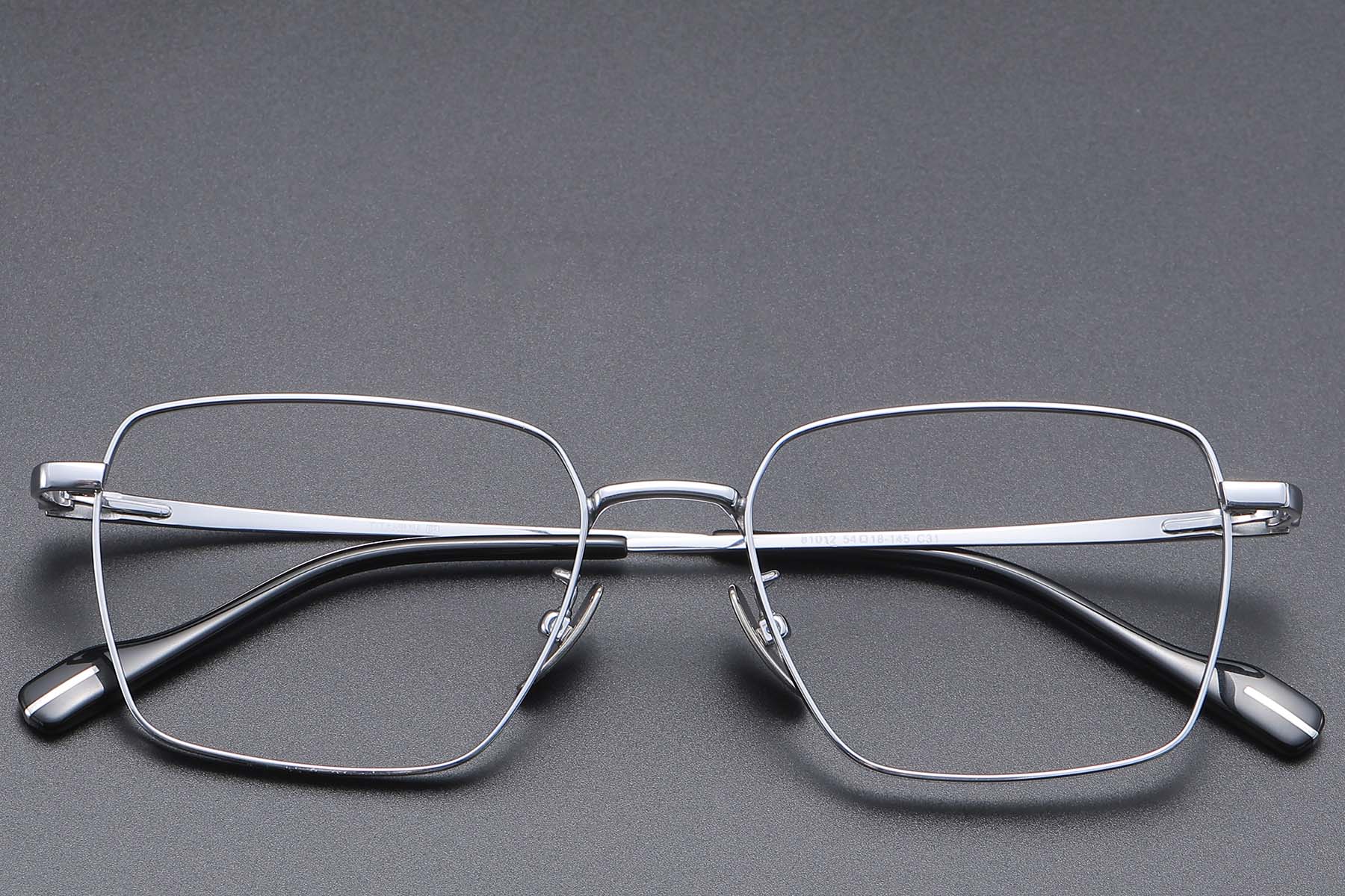 BS1913-0825_Silver_Rectangular_Titanium_glasses_front