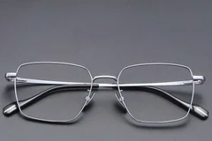BS1913-0825_Silver_Rectangular_Titanium_glasses_front