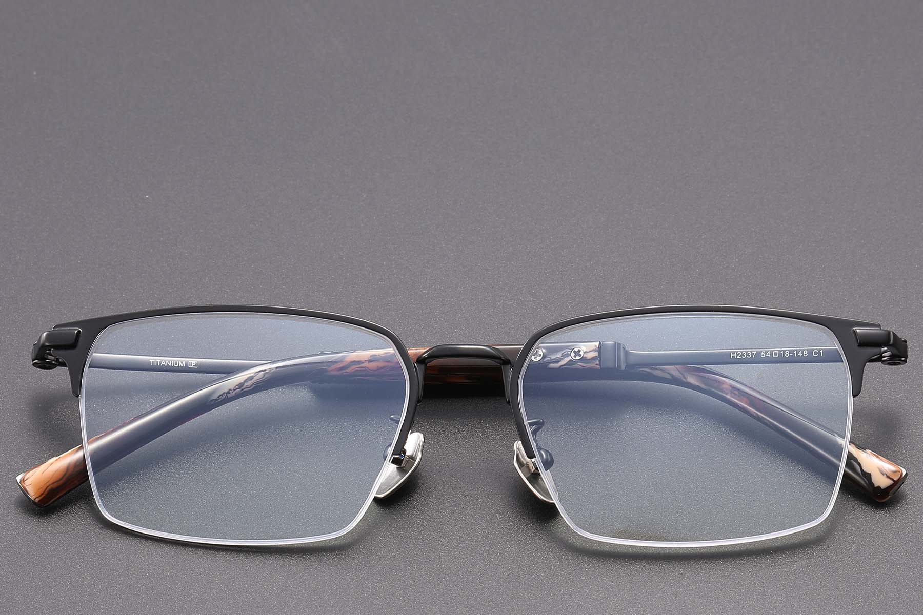 BS1913-0850_Black_Semi-rimless_Titanium_glasses_front