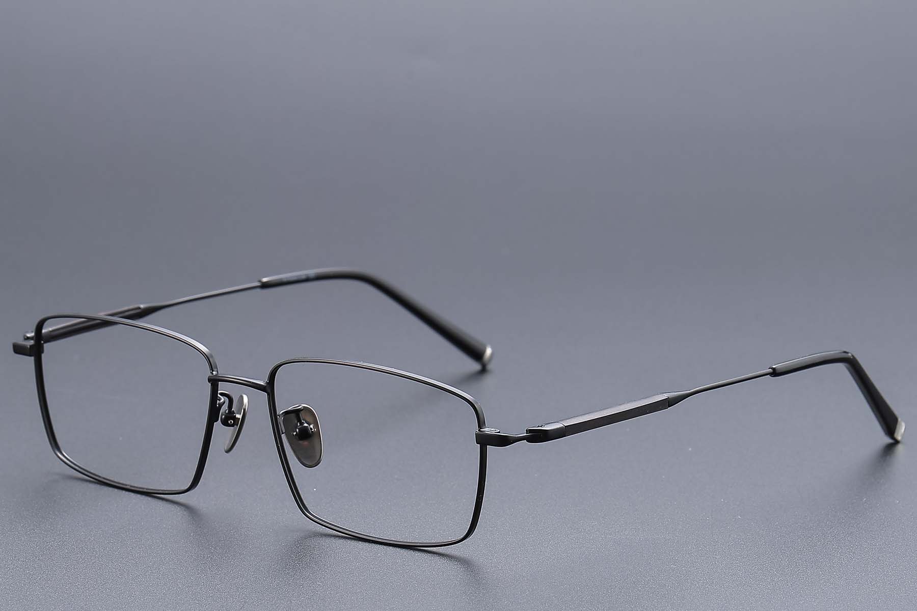 BS1913-0854_Black_Rectangular_Titanium_glasses_corner