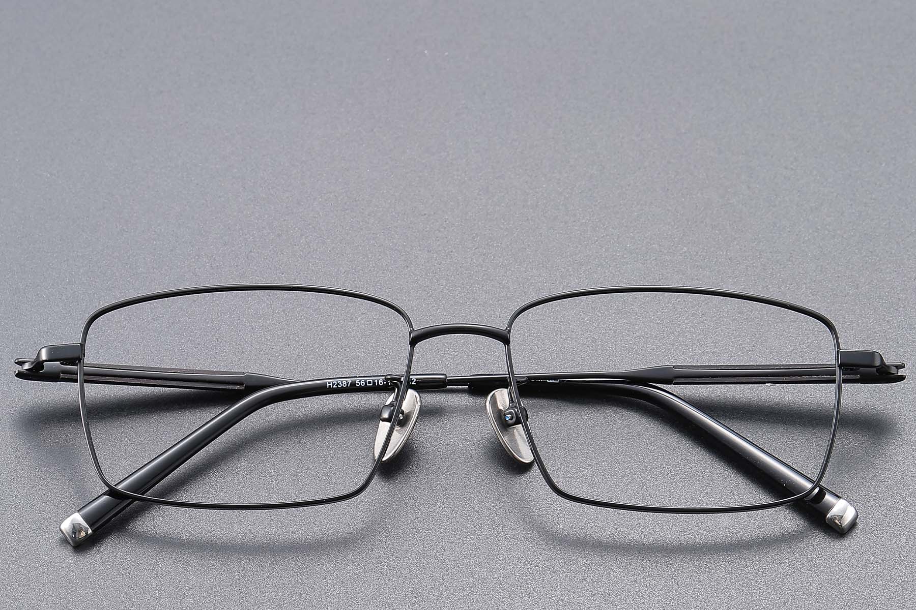 BS1913-0854_Black_Rectangular_Titanium_glasses_front