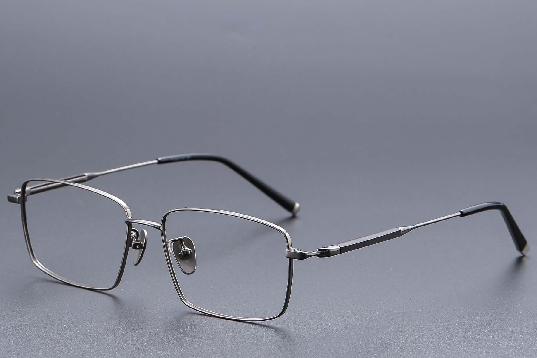 BS1913-0857_Grey_Rectangular_Titanium_glasses_corner