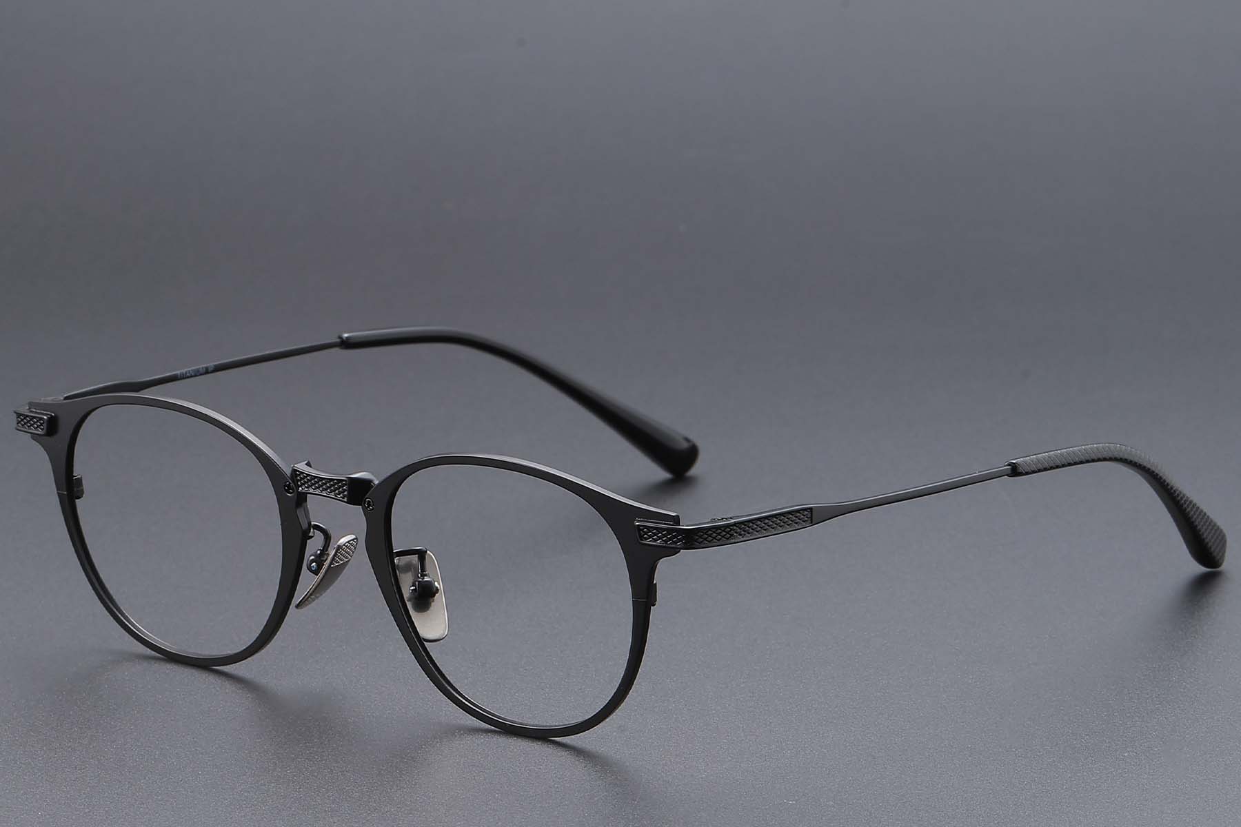 BS1913-0858_Black_Oval_Titanium_glasses_corner
