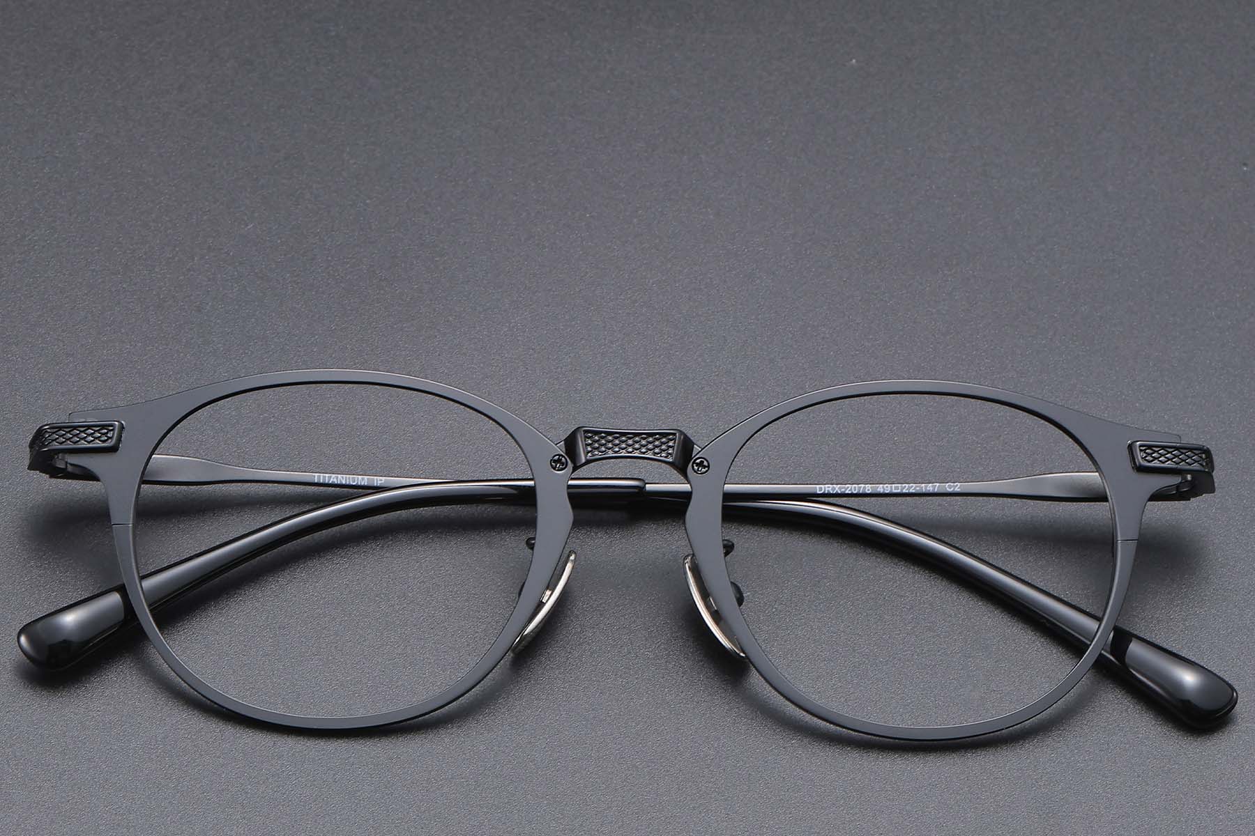 BS1913-0858_Black_Oval_Titanium_glasses_front
