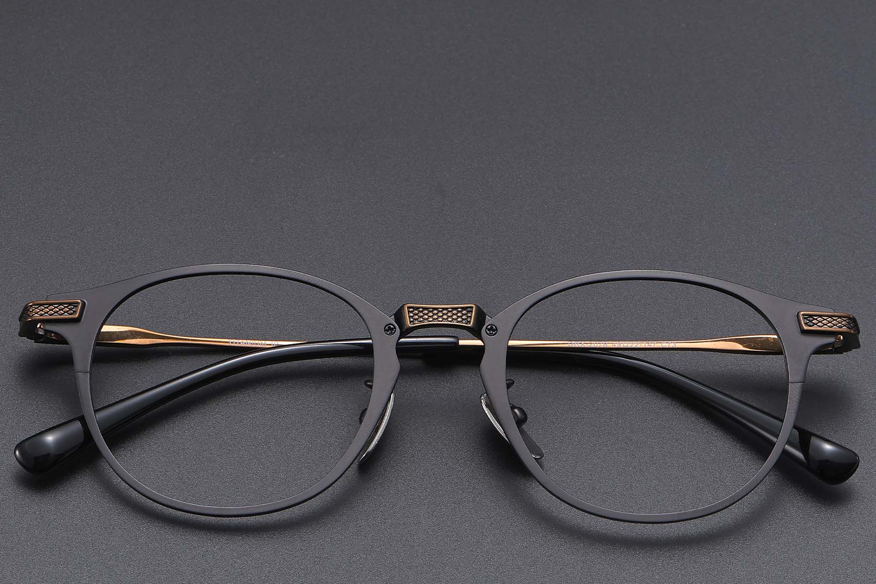 BS1913-0861_Black_Oval_Titanium_glasses_front