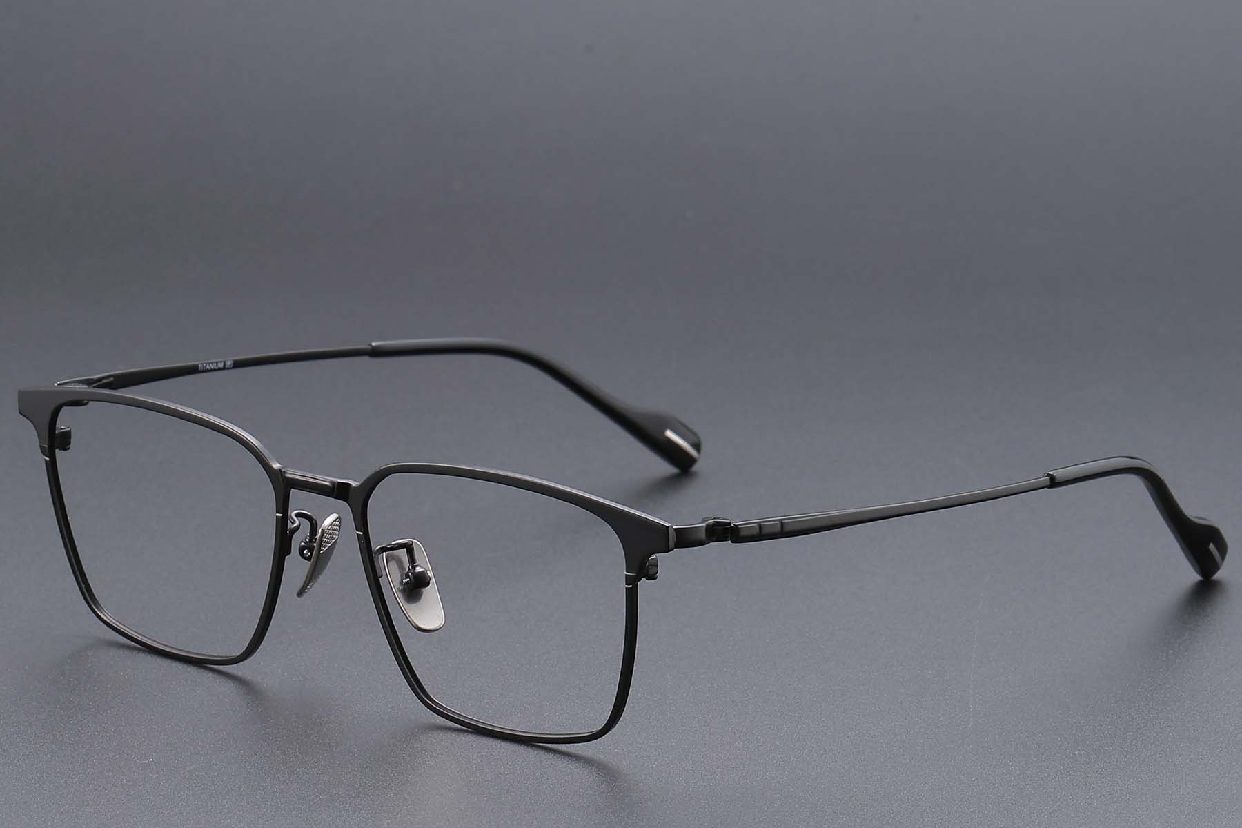 BS1913-0866_Black_Rectangular_Titanium_glasses_corner