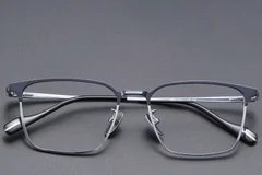 BS1913-0868_Silver_Rectangular_Titanium_glasses_front