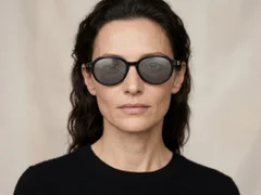 BS2012-1211_Black_Oval_Acetate_sunglasses_corner-tryon_female
