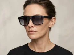 BS2012-1232_Black_Aviator_Acetate_sunglasses_corner-tryon_female
