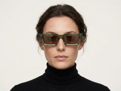 BS2012-1246_Green_Rectangular_Acetate_sunglasses-tryon_female