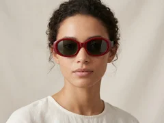 BS2012-1249_Red_Oval_Acetate_sunglasses_corner-tryon_female