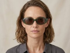 BS2012-1251_Green_Oval_Acetate_sunglasses_corner-tryon_female