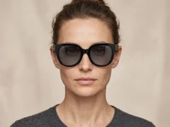 BS2012-1259_Black_Oval_Acetate_sunglasses_corner-tryon_female
