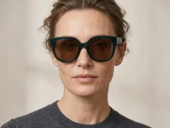 BS2012-1261_Green_Oval_Acetate_sunglasses_corner-tryon_female