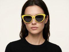 BS2012-1267_Yellow_Butterfly_Acetate_sunglasses-tryon_female
