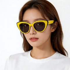 bs2012-1267_yellow_butterfly_acetate_sunglasses_model