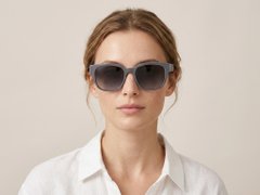 BS2012-1271_Grey_Oval_Acetate_sunglasses_corner-tryon_female