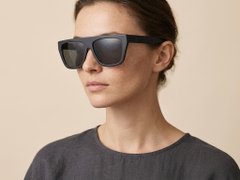 BS2012-1284_Grey_Aviator_Acetate_sunglasses_corner-tryon_female