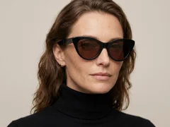 BS2012-1286_Green_Butterfly_Acetate_sunglasses_corner-tryon_female