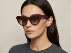 BS2012-1287_Brown_Butterfly_Acetate_sunglasses_corner-tryon_female