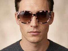 BS2012-1294_Tortoiseshell_Butterfly_Acetate_sunglasses-tryon_male