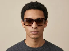 BS2012-1300_Tortoiseshell_Rectangular_Acetate_sunglasses-tryon_male
